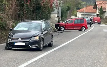 Dva lica povrijeđena, jednom vozaču napisan prekršajni nalog bilans je saobraćajne nezgode na Diviču prethodnog dana (FOTO)