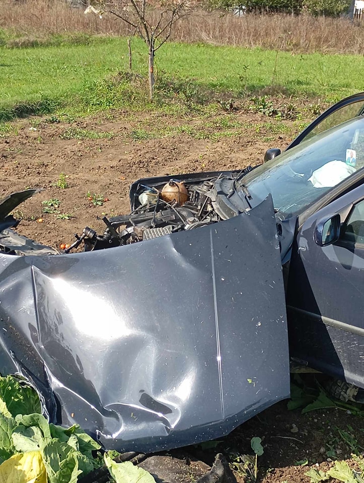 Jedno lice povrijeđeno u saobraćajnoj nezgodi u Šetićima (FOTO)