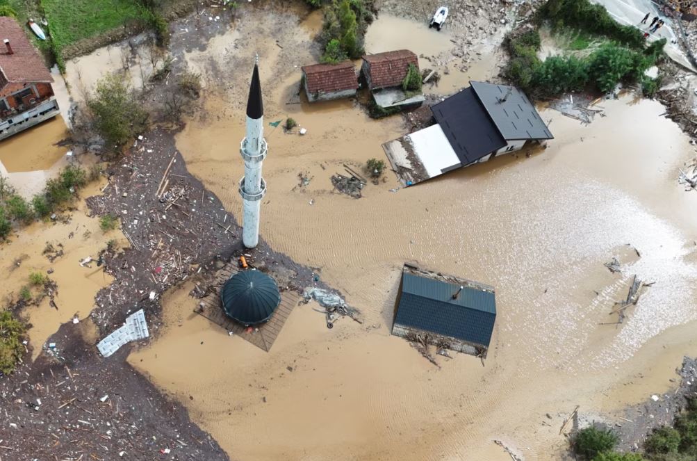 U jezivim poplavama koje su pogodile BiH oko 40 ljudi se VODE KAO NESTALI, a sumnja se da bi broj žrtava mogao još DA RASTE