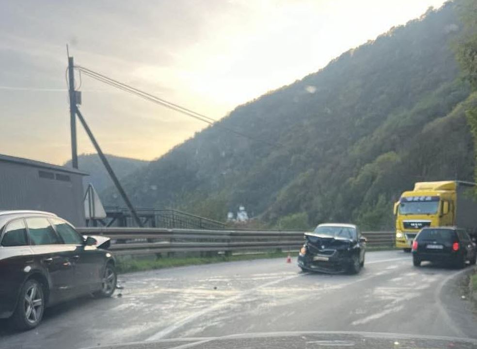 Kod Vidikovca sudar dva automobila, najmanje jedna osoba zadobila povrede (FOTO)