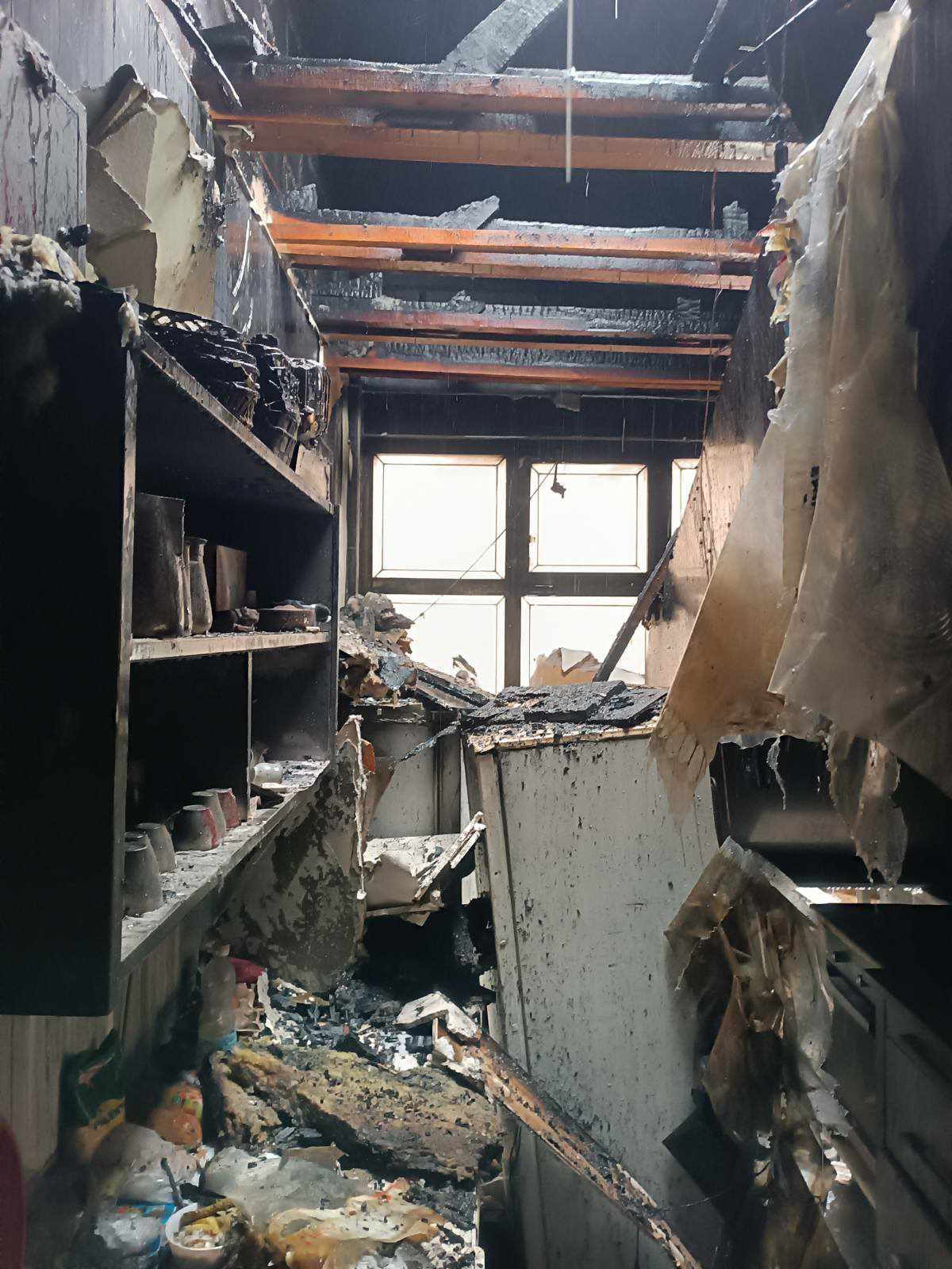 Ugašen požar na objektu pored benzinske pumpe u Kalesiji (FOTO)
