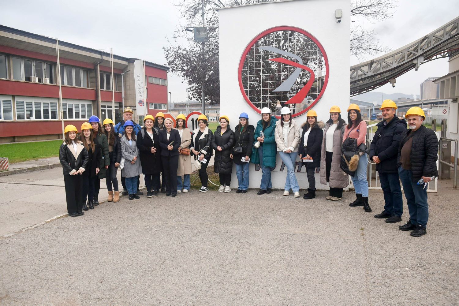 Studenti Prirodno-matematičkog fakulteta iz Banjaluke u posjeti kompaniji ''Alumina'' (FOTO)