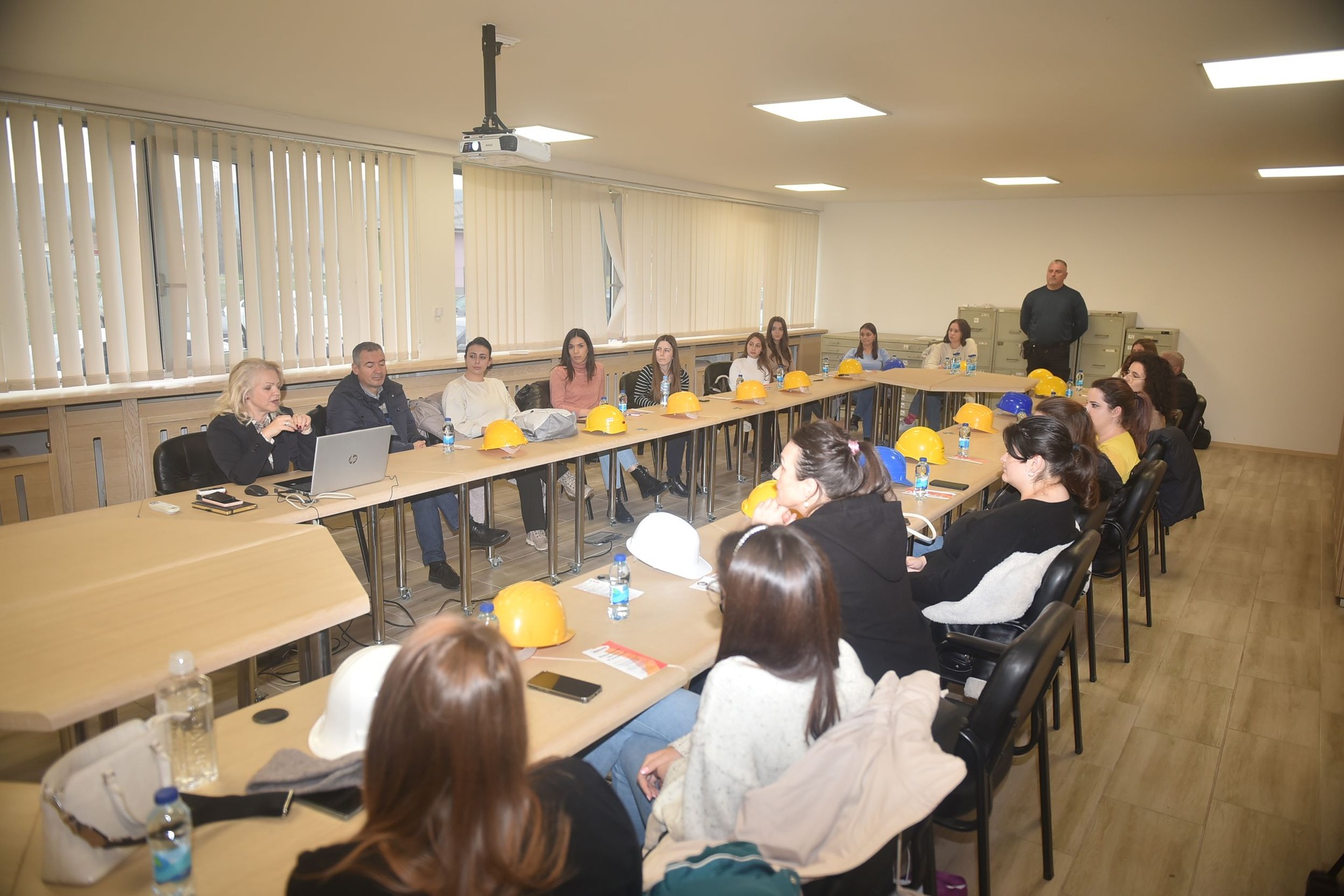 Studenti Prirodno-matematičkog fakulteta iz Banjaluke u posjeti kompaniji ''Alumina'' (FOTO)