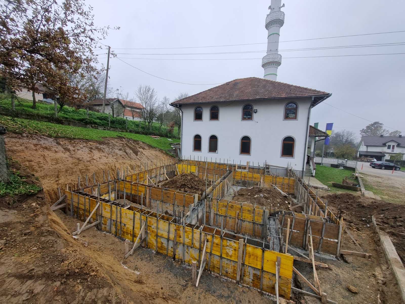 Radovi na rekonstrukciji i proširenju džamije u Mahali na području opštine Osmaci (FOTO)