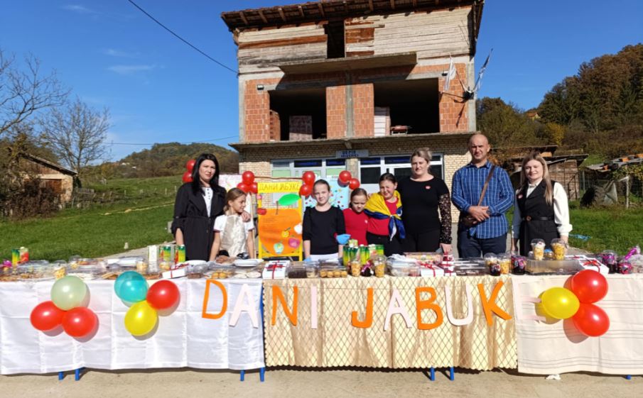 Dani jabuke: Učenici, roditelji i nastavnici zajedno za bolji rad u školi u Križevićima