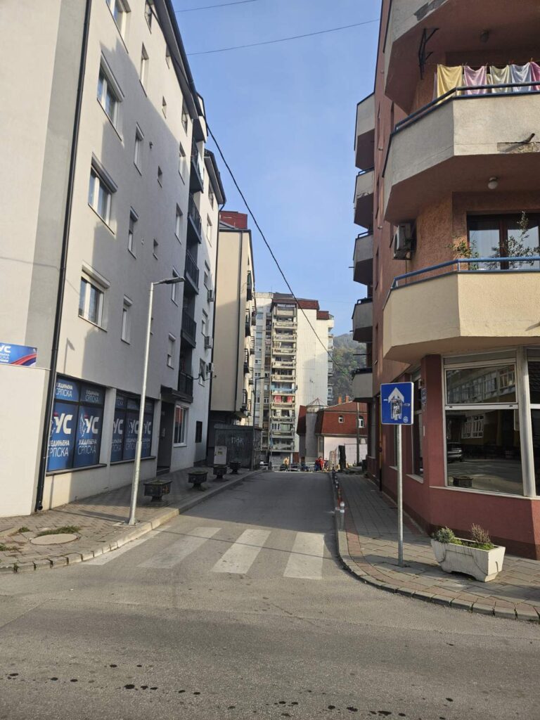Danas od 12 sati dvočasovna obustava saobraćaja u jednoj gradskoj ulici u Zvorniku