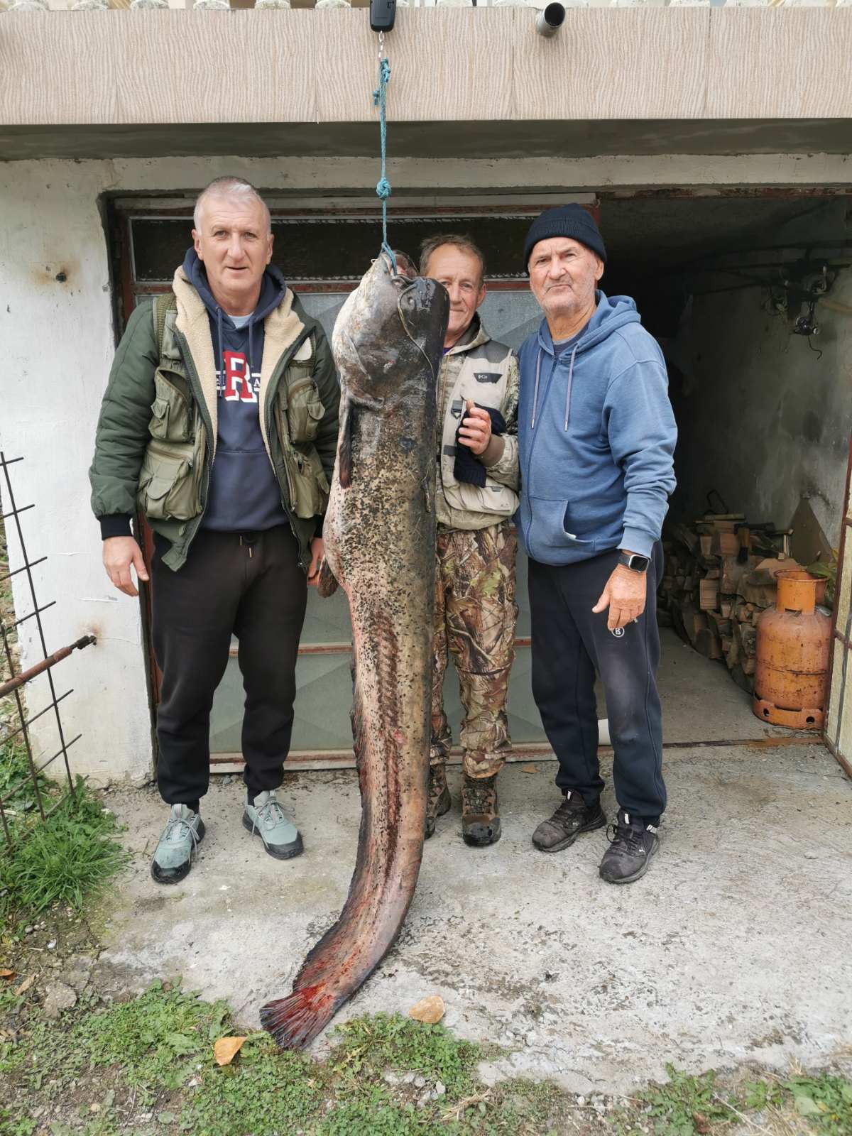 U Drini ulovljen som težak 50 kilograma i dug 201 centimetar, sretne ruke ponovo bio Simo Pokorni (FOTO)