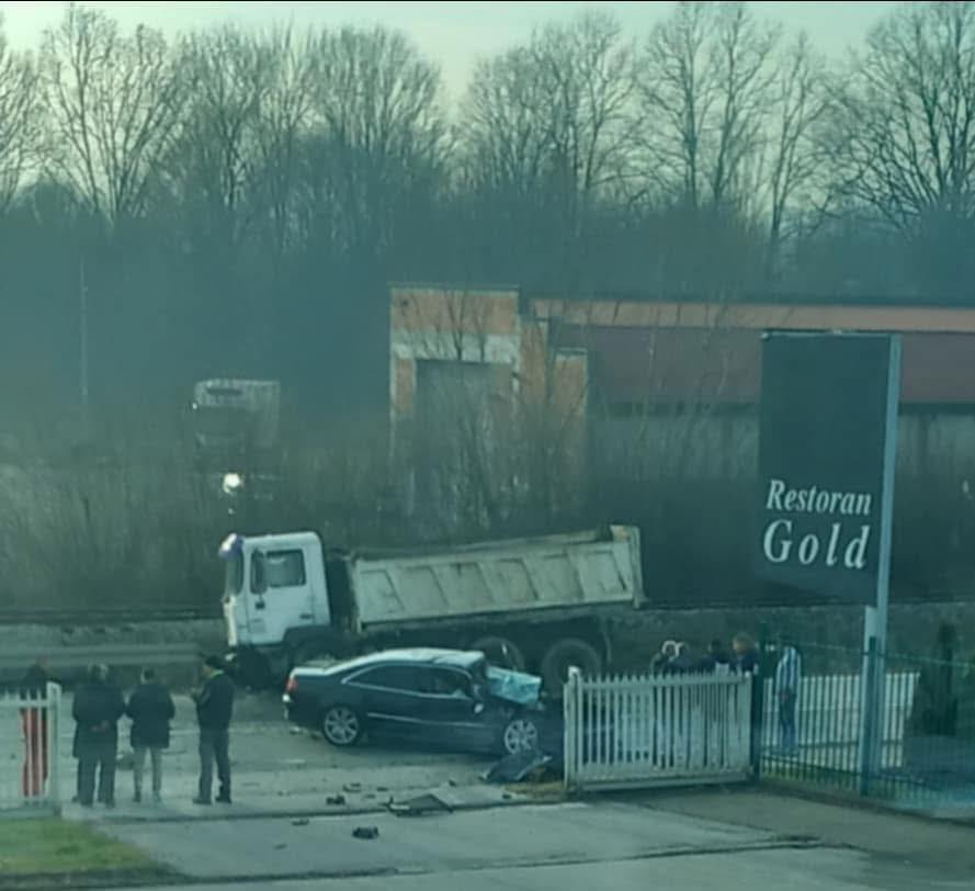 Jedno lice zadobilo povrede u saobraćajnoj nezgodi kod Živinica (FOTO)