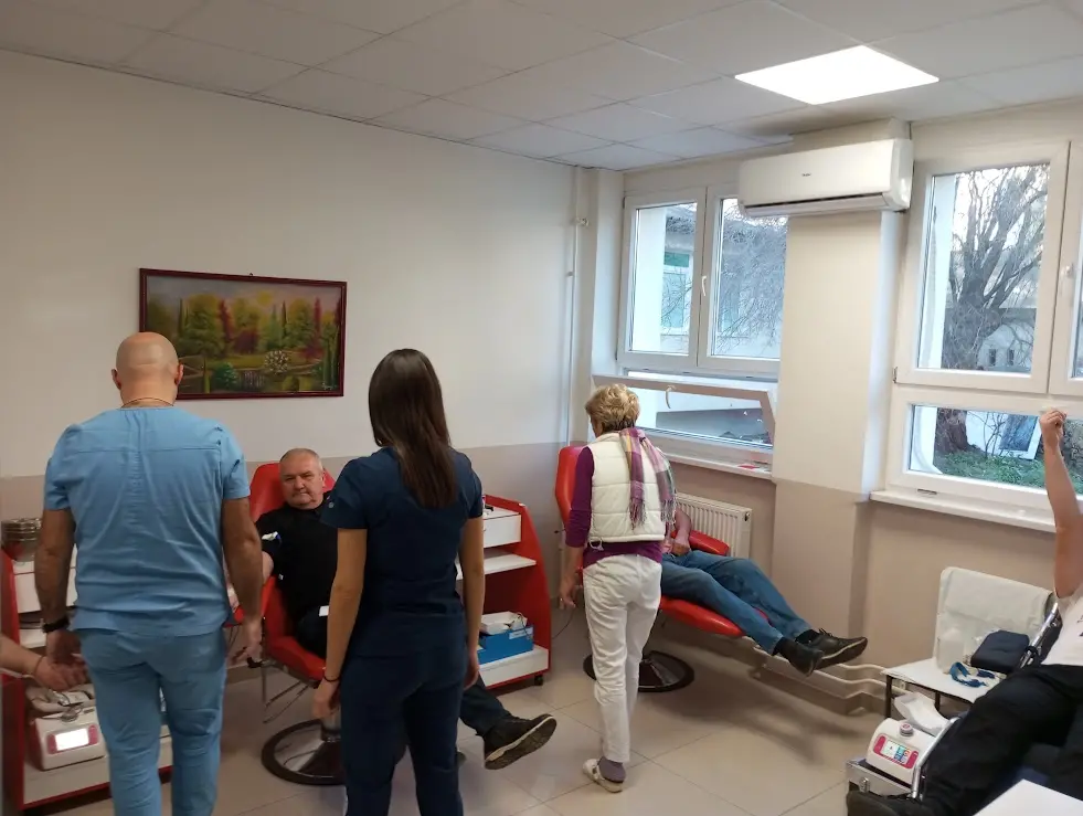 Uspješeno realizovana memorijalna akcija dobrovoljnog darivanja krvi ''Nikola Pisić'', odličan odziv (FOTO)