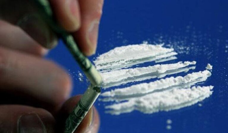 Zvornik: Dvije osobe kažnjene zbog konzumiranja droge na javnom mjestu