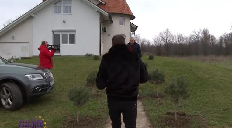 Popularni pjevač Miloš Bojanić odlučio da se vrati u svoju porodičnu kuću u Bijeljini, pogledajte i kako to izgleda (VIDEO+FOTO)
