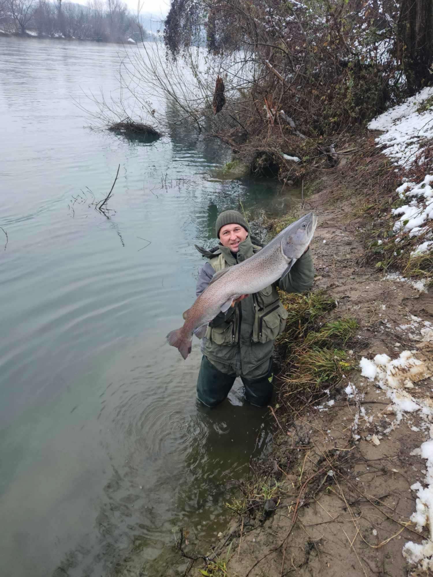 Fantastičan ulov na Drini: Bojan Arsenović ulovio mladicu od 15 kilograma! (VIDEO)