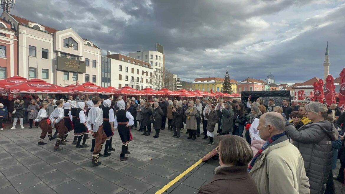 U centru Tuzle prigodnim programom obilježen pravoslavni praznik – Božić