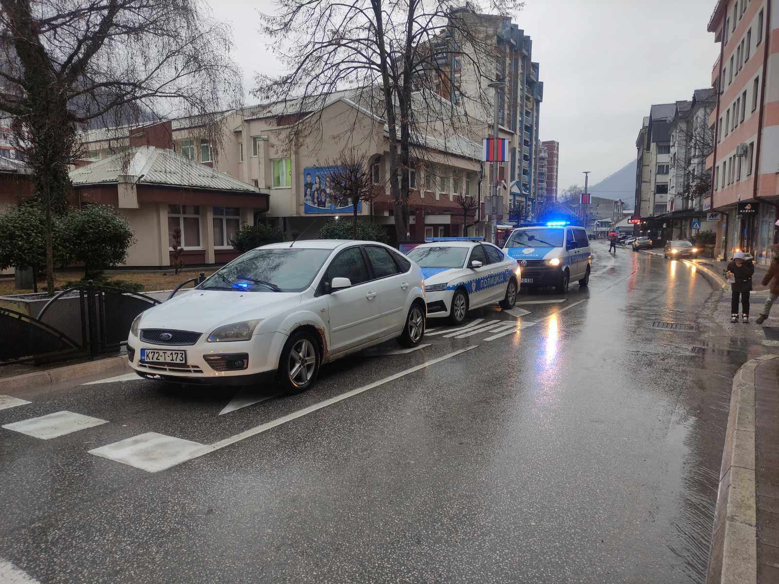 Nema nastave u drugoj smjeni centralne škole ''Sveti Sava'' Zvornik, prijavljena podmetnuta bomba i u zgradi Gradske uprave (FOTO)