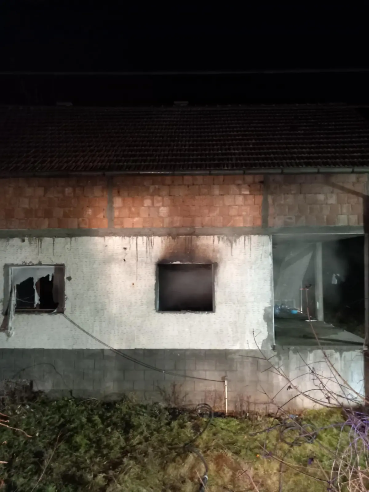 Požar zahvatio porodičnu kuću u Kozluku (FOTO)