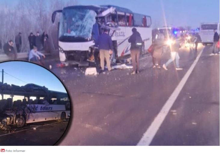 U sudaru dva autobusa poginuli vozač i putnica (FOTO)