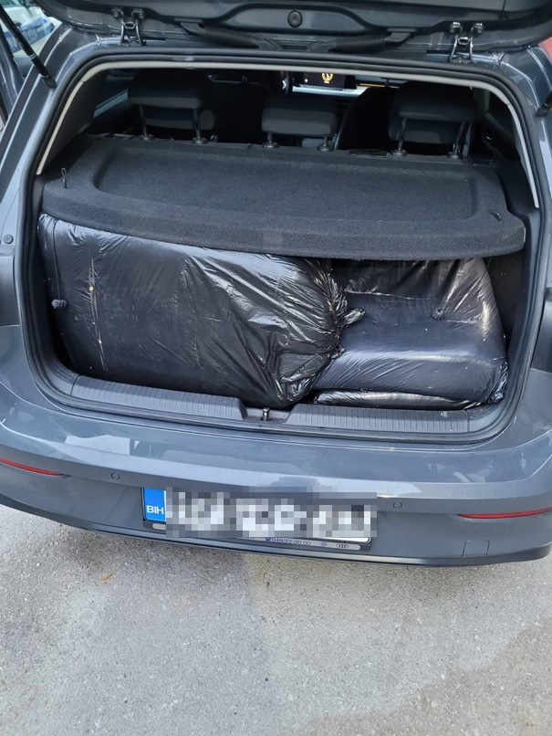 Pripadnici Granične policije BiH spriječili nezakonit promet 100 kilograma duhana (FOTO)