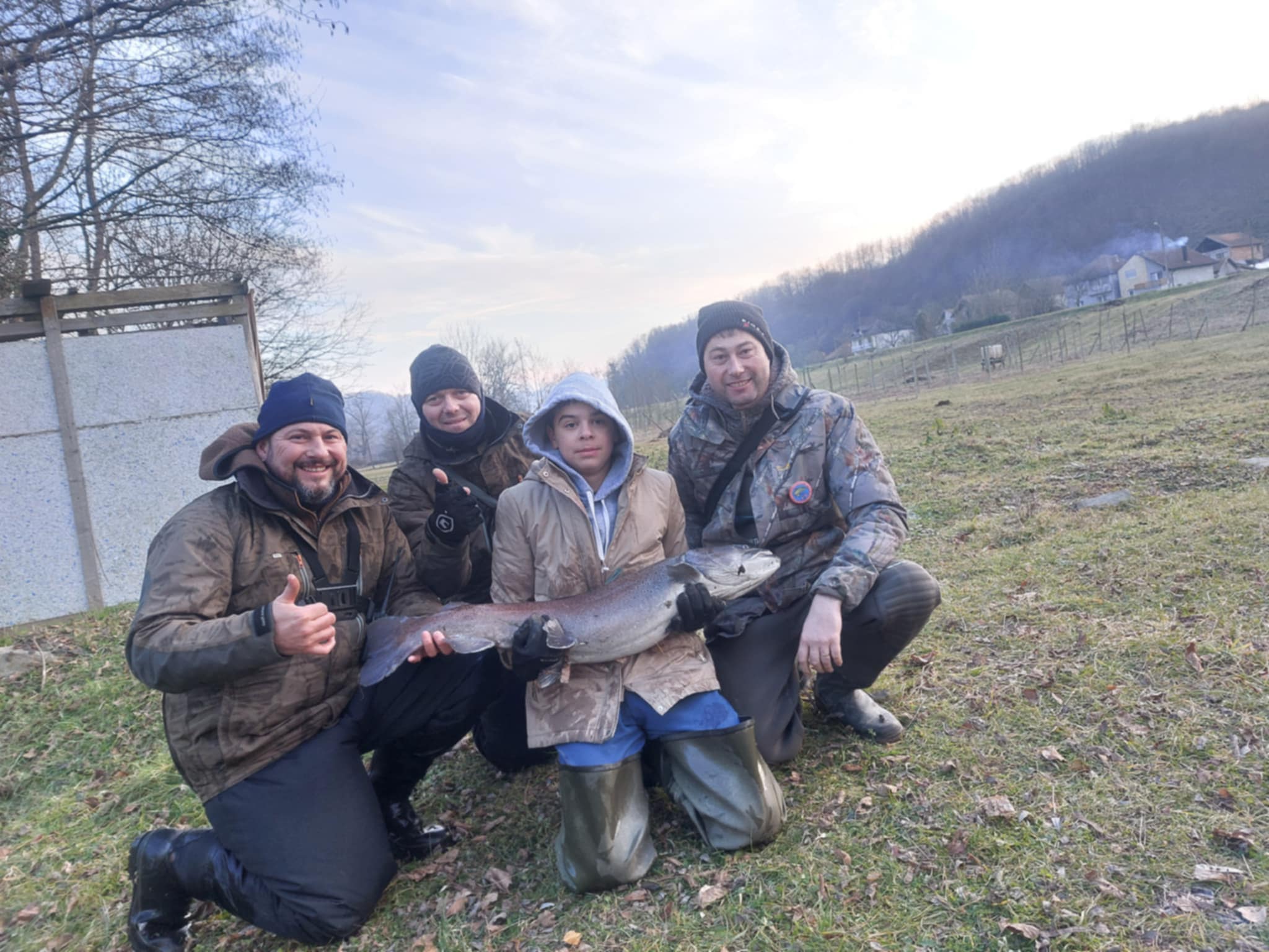 Mladi Hajrduin Dubičić ulovio mladicu od metar u rijeci Drini kod Bratunca (FOTO)