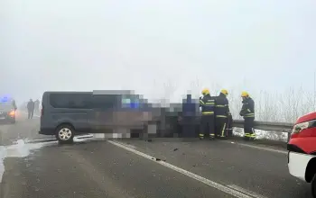 Žestok sudar kombija i dva automobila kod Bijeljine, intervenisali vatrogasci i Hitna (FOTO+VIDEO)