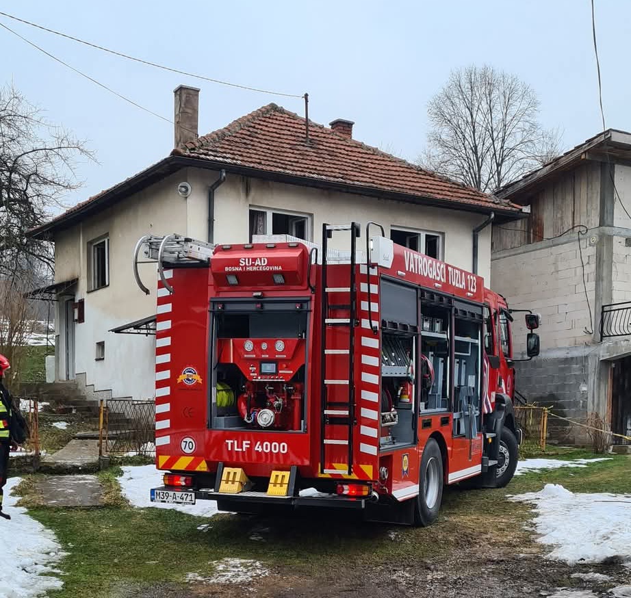 U Mihatovićima kod Tuzle jedna osoba smrtno stradala u požaru