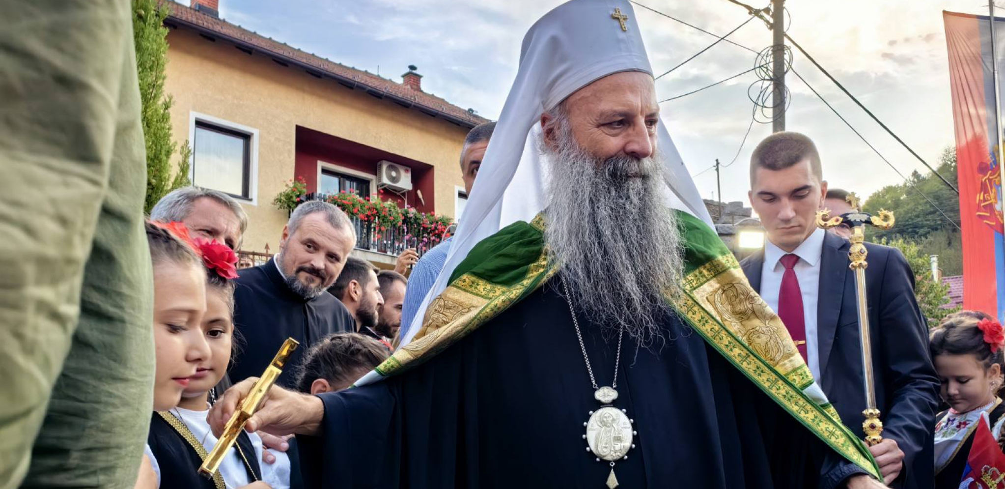 Patrijarh Porfirije u Božićnoj poslanici pozvao na zagrljaj, pomirenje i oprost