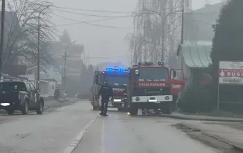 Dvije osobe povrijeđene nakon eksplozije plinske boce u centru Bratunca, vatrogasci gase požar (FOTO)