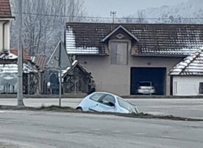 Vozač iz Zvornika skrivio saobraćajnu nezgodu, a onda napuhao 1,83 promila alkohola u krvi