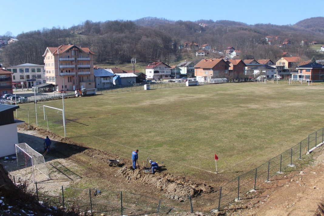 Počeli radovi na izgradnji rasvjete na fudbalskom stadionu u Sapni (FOTO)