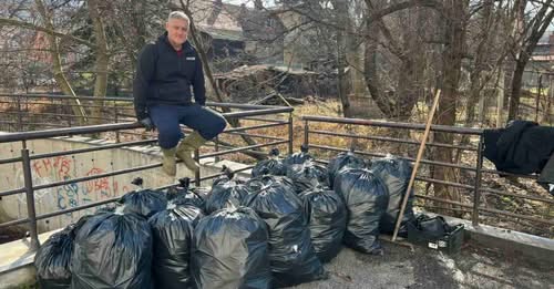 Putokaz drugima: Irnes pokupio smeće u blizini škole, prikupio 22 vreće smeća (FOTO)