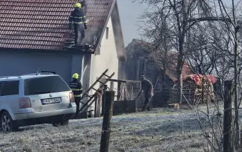 Bratunački vatrogasci brzom intervencijom ugasili požar na porodičnoj kući Rame Ademovića u Voljavici (FOTO)