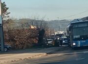 Sudar autobusa i kamiona na raskrsnici u Karakaju, kratak zastoj u saobraćaju (FOTO)