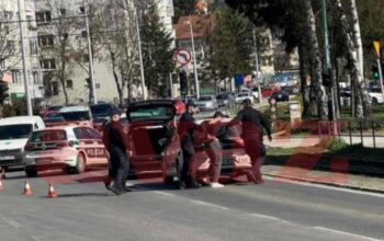 Muškarac iz Kalesije automobilom namjerno udario u policijski automobil i povrijedio dva policajca (FOTO)