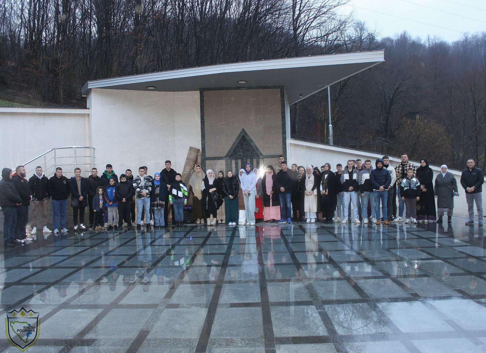 Omladinski iftar u Kamenici u organizaciji Udruženja Sinovi Podrinja okupio više od 50 mladih postača iz Podrinja