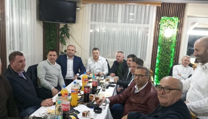 Gradonačelnik Zvornika Bojan Ivanović organizovao iftar u restoranu ”Đilo” (FOTO)