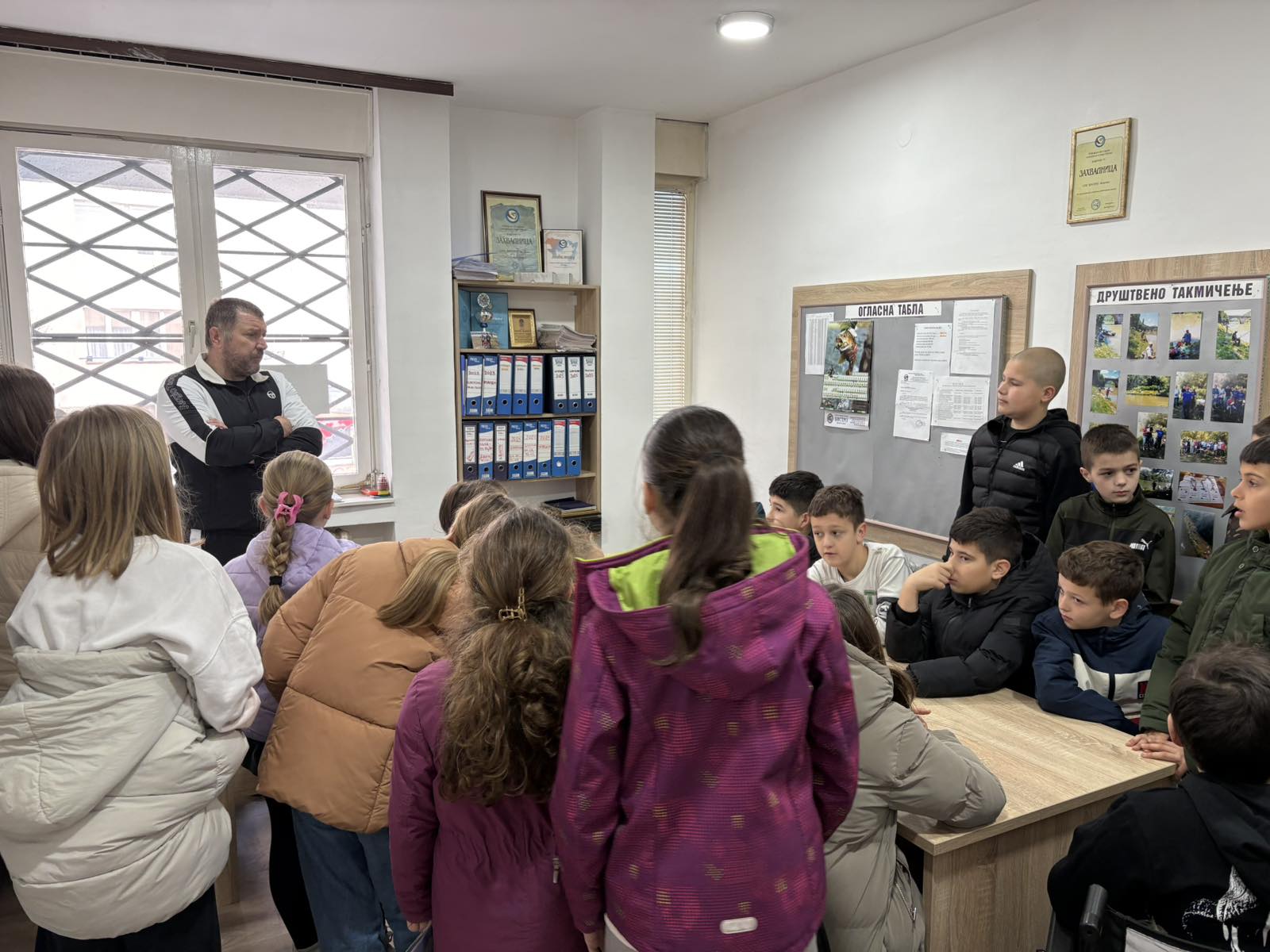 Učenici petog razreda osnovne škole u posjeti Sportsko ribolovnom udruženju "BISTRO" Zvornik (FOTO)