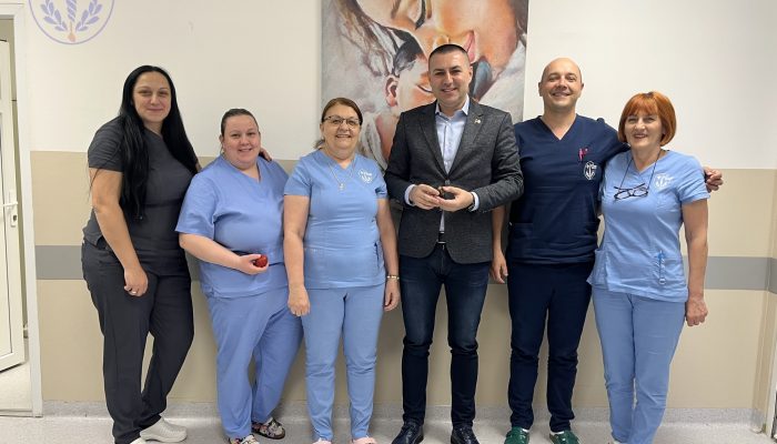 Toplina Vaskrsa u bolnici Zvornik: Direktor Popović posjetio osoblje i pacijente