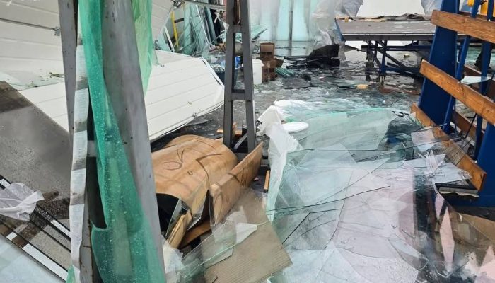 Olujni vjetar uništio proizvodni pogon u kalesijskom naselju Kikači (FOTO)