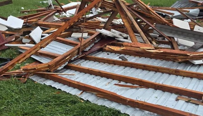 Olujni vjetar uništio proizvodni pogon u kalesijskom naselju Kikači (FOTO)