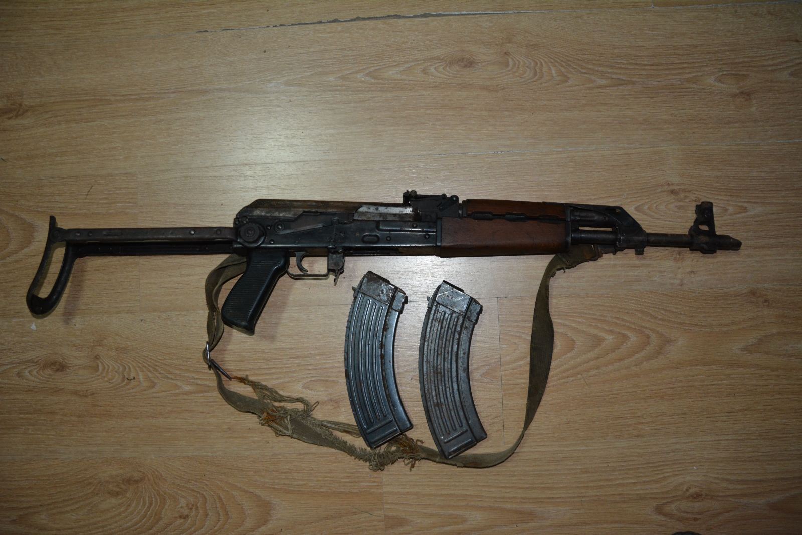 Pronađeno vatreno oružje i stabljike indijske konoplje kod lica koje je komšije tuklo vilama u mjestu Sikirići kod Bratunca (FOTO)