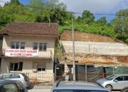 Agonija dvije komšinice u Zvorniku: Investitor im srušio stepenice i blokirao ulaz u kuću i dvorište (FOTO+ VIDEO)