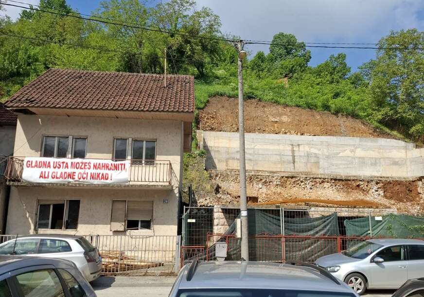 Agonija dvije komšinice u Zvorniku: Investitor im srušio stepenice i blokirao ulaz u kuću i dvorište (FOTO+ VIDEO)
