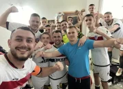 Haos na utakmici: Igrači Krušika spašavali živu glavu nakon uleta navijača na teren (VIDEO)