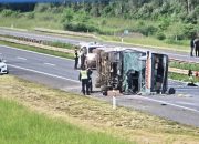 Dvoje mrtvih u sudaru automobila i autobusa na auto-putu u Hrvatskoj, autobus pripada bh.kompaniji Halilović (FOTO)