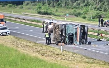 Dvoje mrtvih u sudaru automobila i autobusa na auto-putu u Hrvatskoj, autobus pripada bh.kompaniji Halilović (FOTO)