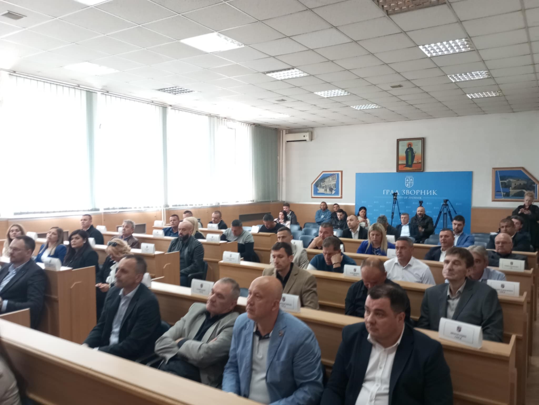 Održana sjednica Skupštine grada: Ugledni doktor Janko Bašić dobitnik najvećeg priznanja Povelja grada Zvornika (FOTO)