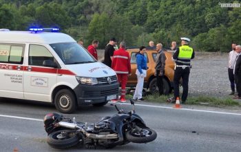 Teška nesreća: Učestvovala četiri automobila i četiri motocikla, poginula jedna osoba (FOTO)