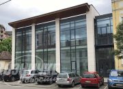 Loznica: U ZGRADI NOVE SALE GIMNAZIJE – Pali dijelovi montirajućeg plafona
