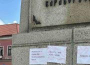 Poreska uprava blokirala račun Gradske uprave Bijeljina – grad osvanuo i sa plakatima