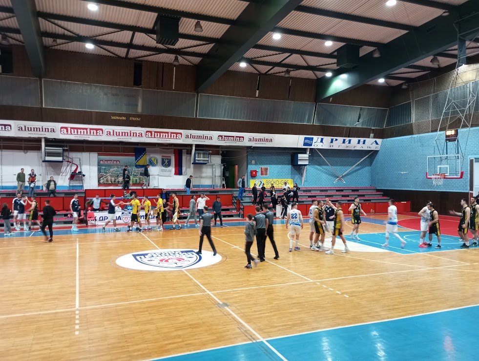 Sudijska lakrdija na košarkaškoj utakmici u Zvorniku, Spartak Prijedor slavio i u uzvratnoj utakmici te se plasirao u finale plejofa