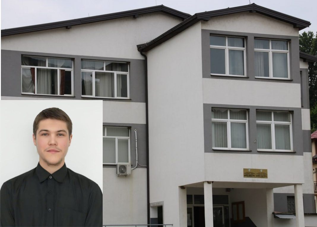 Za učenika generacije u Mješovitoj srednjoj školi Sapna ove godine proglašen je Malik Husejinović, maturant mašinsko-tehničke škole, smjer mašinski tehničar za kompjutersko projektovanje.